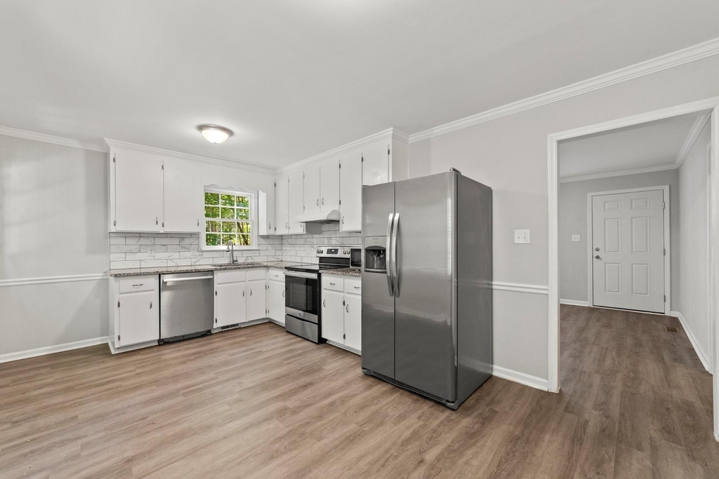 3921 Bamburgh Lane - Photo 9