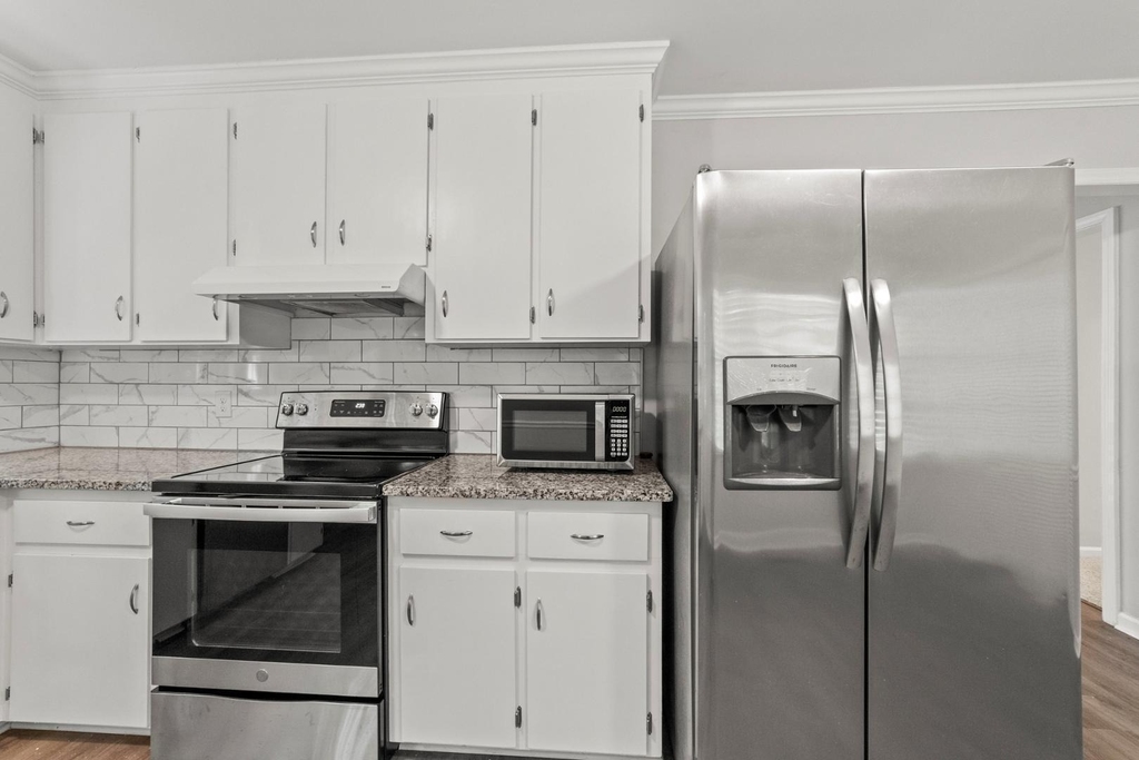 3921 Bamburgh Lane - Photo 8