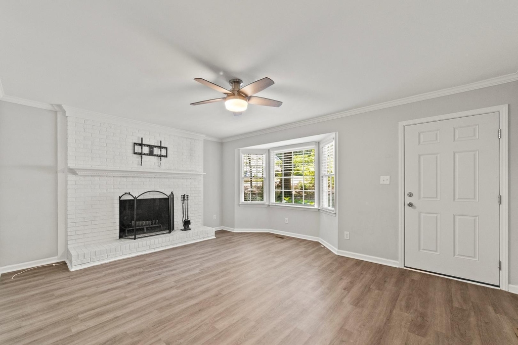 3921 Bamburgh Lane - Photo 5