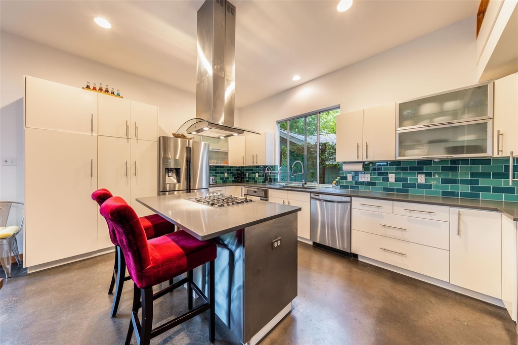 1902 Alegria Rd - Photo 2
