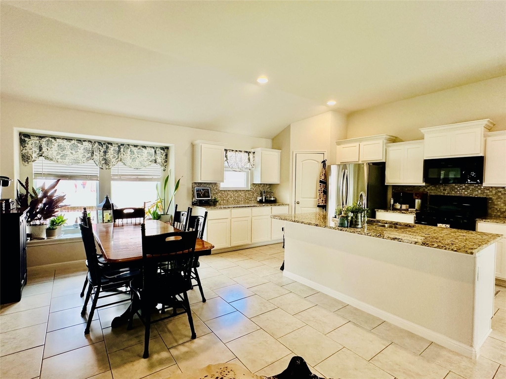 5613 Sacco St - Photo 8