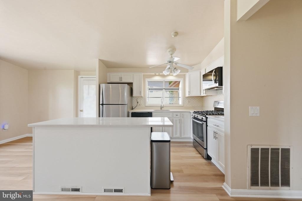 512 Dennis Avenue - Photo 2