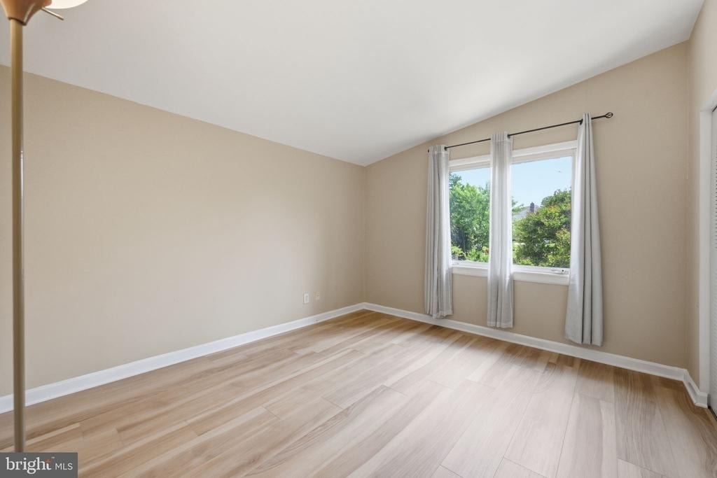 512 Dennis Avenue - Photo 7