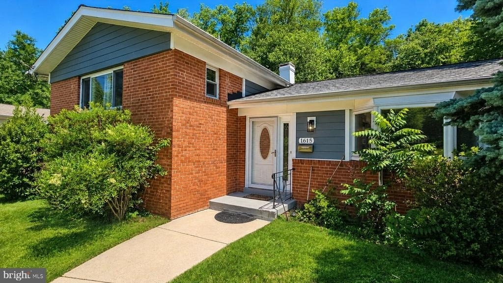 1615 Ladd Street - Photo 0