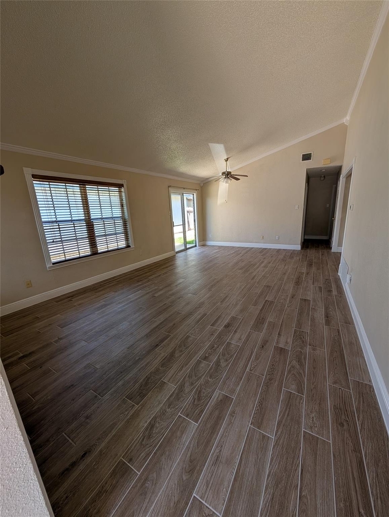 5914 Green Acres St - Photo 3