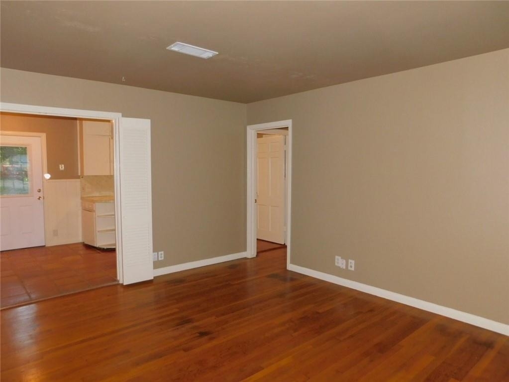 1400 Berkshire Dr - Photo 2