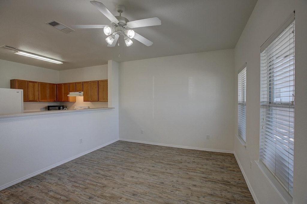 1102 E 3rd St - Photo 5