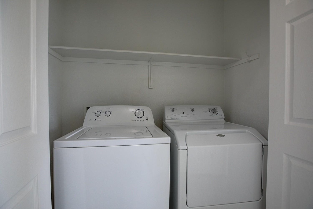 1102 E 3rd St - Photo 21