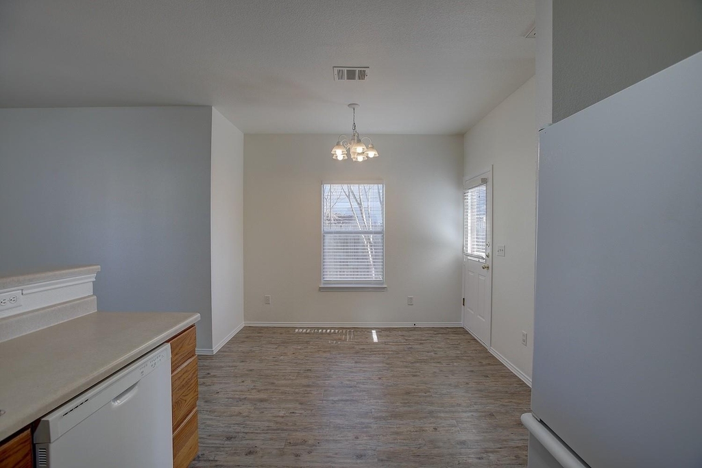 1102 E 3rd St - Photo 10