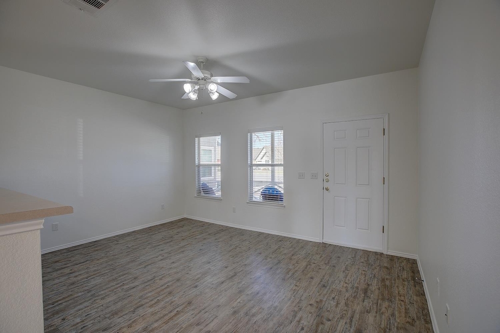 1102 E 3rd St - Photo 7