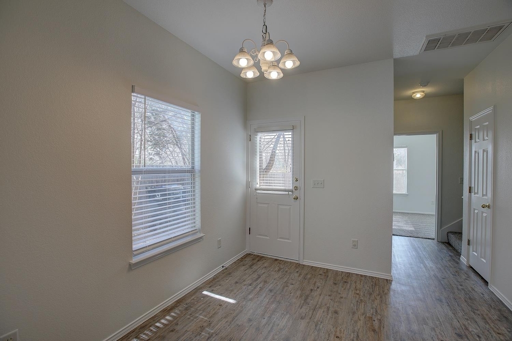 1102 E 3rd St - Photo 11
