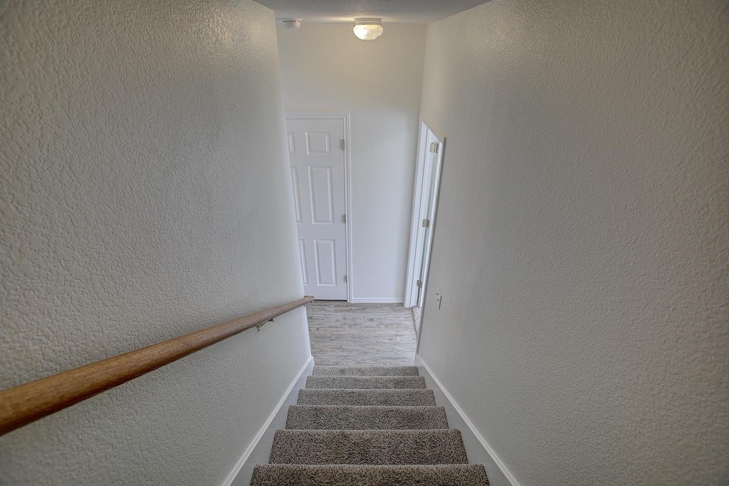 1102 E 3rd St - Photo 17
