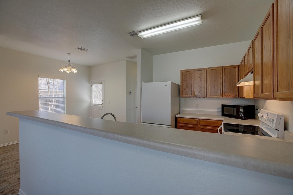 1102 E 3rd St - Photo 12