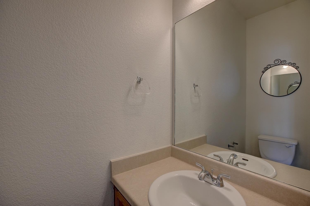 1102 E 3rd St - Photo 14