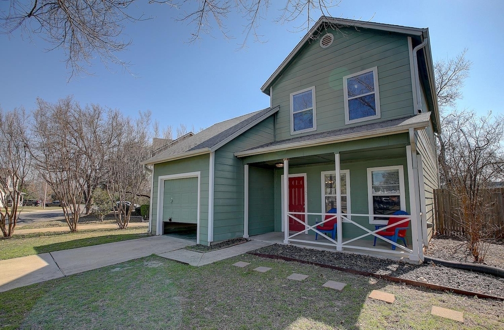1102 E 3rd St - Photo 3