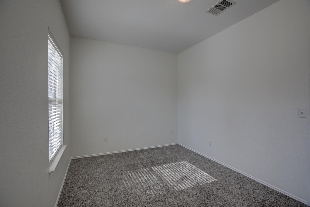 1102 E 3rd St - Photo 16