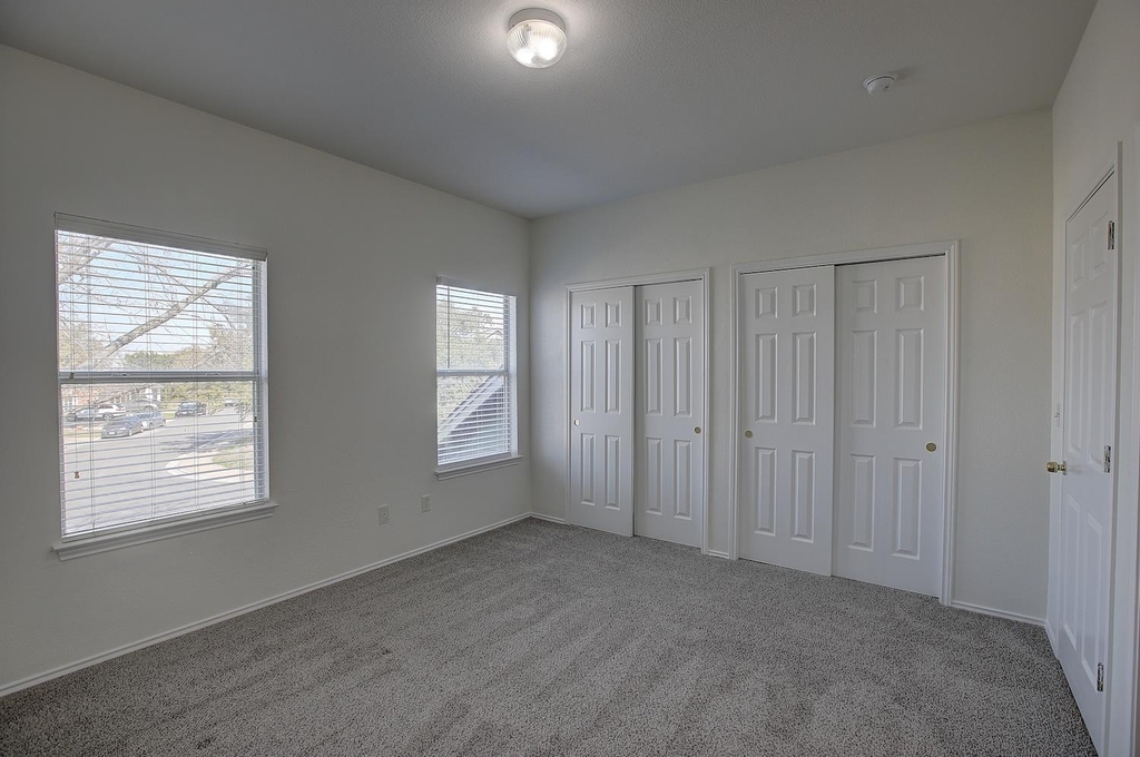 1102 E 3rd St - Photo 29