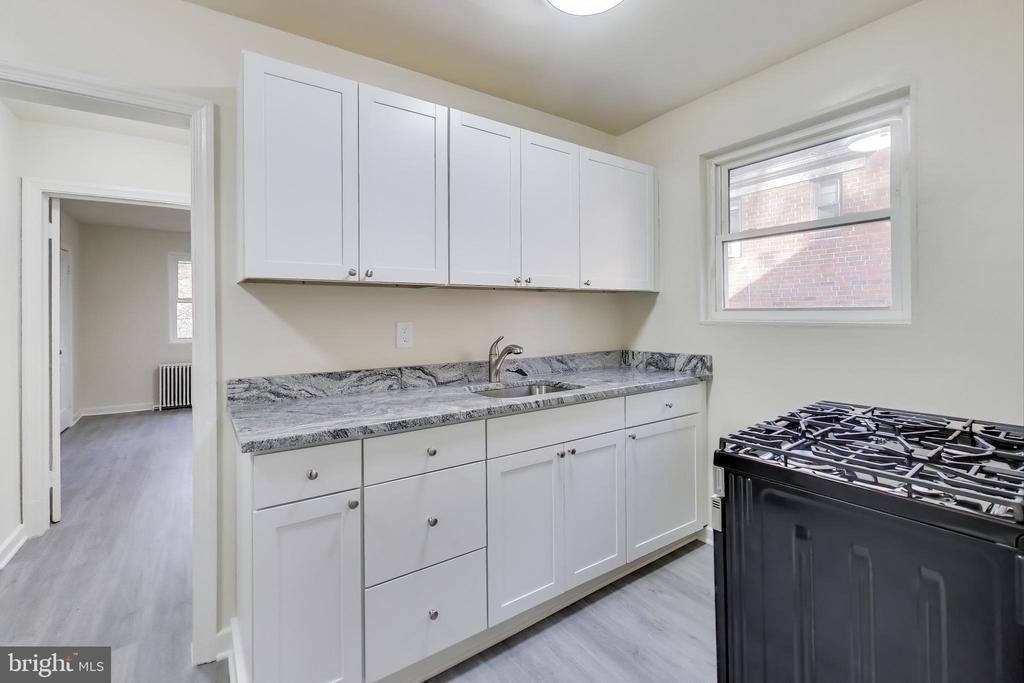 8318 Roanoke Avenue - Photo 4