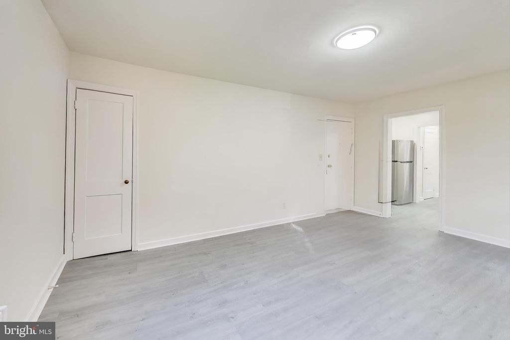 8318 Roanoke Avenue - Photo 3