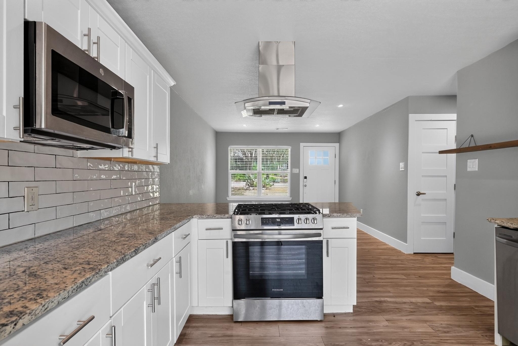 2321 Lakehurst Dr - Photo 6