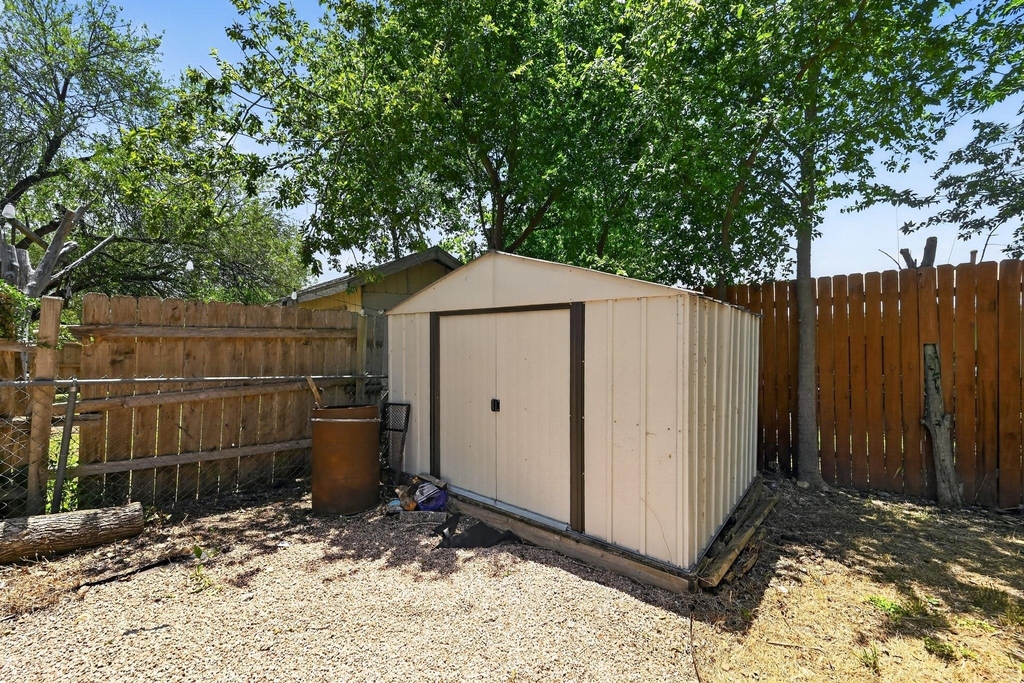 2321 Lakehurst Dr - Photo 29
