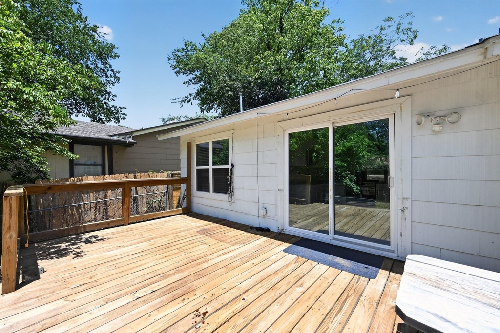 2321 Lakehurst Dr - Photo 22