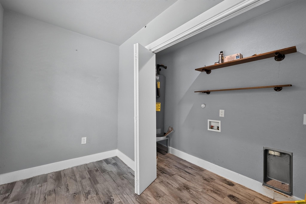2321 Lakehurst Dr - Photo 18