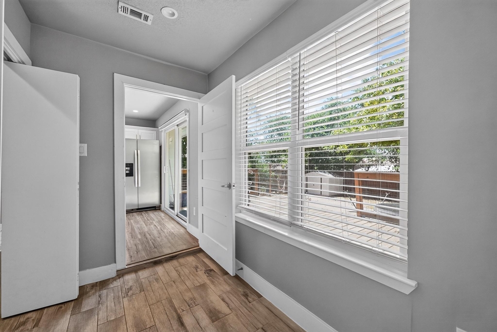 2321 Lakehurst Dr - Photo 21