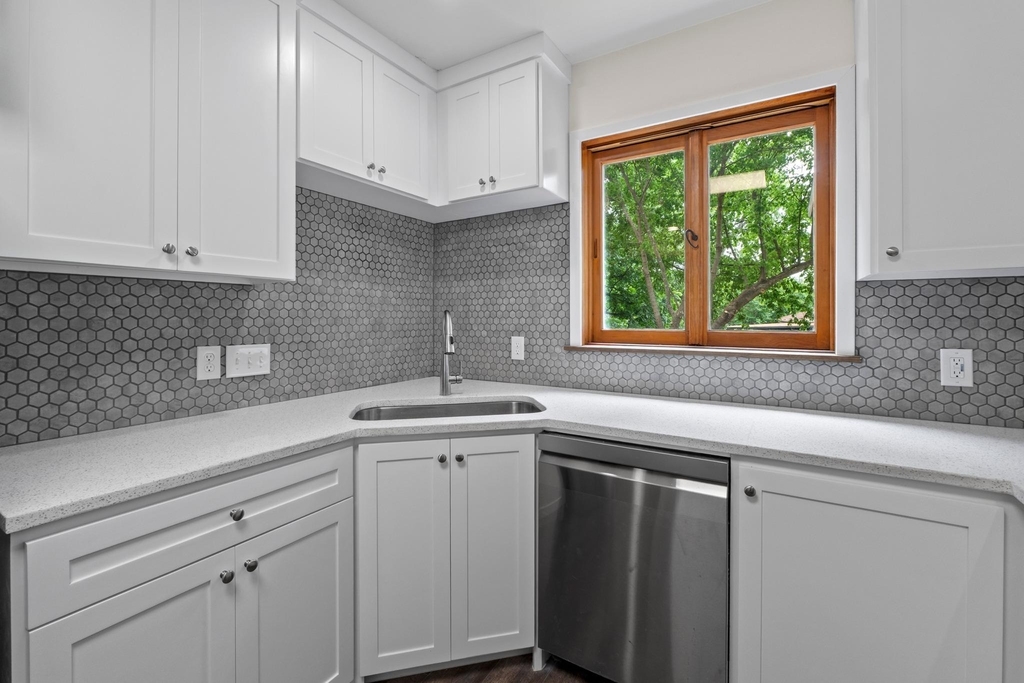 1110 Somerset Ave - Photo 12