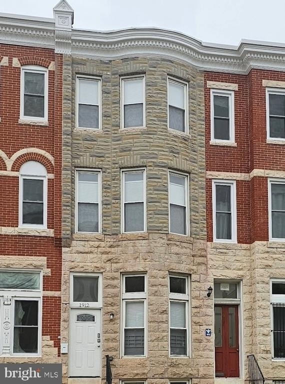 1912 W Baltimore Street - Photo 0