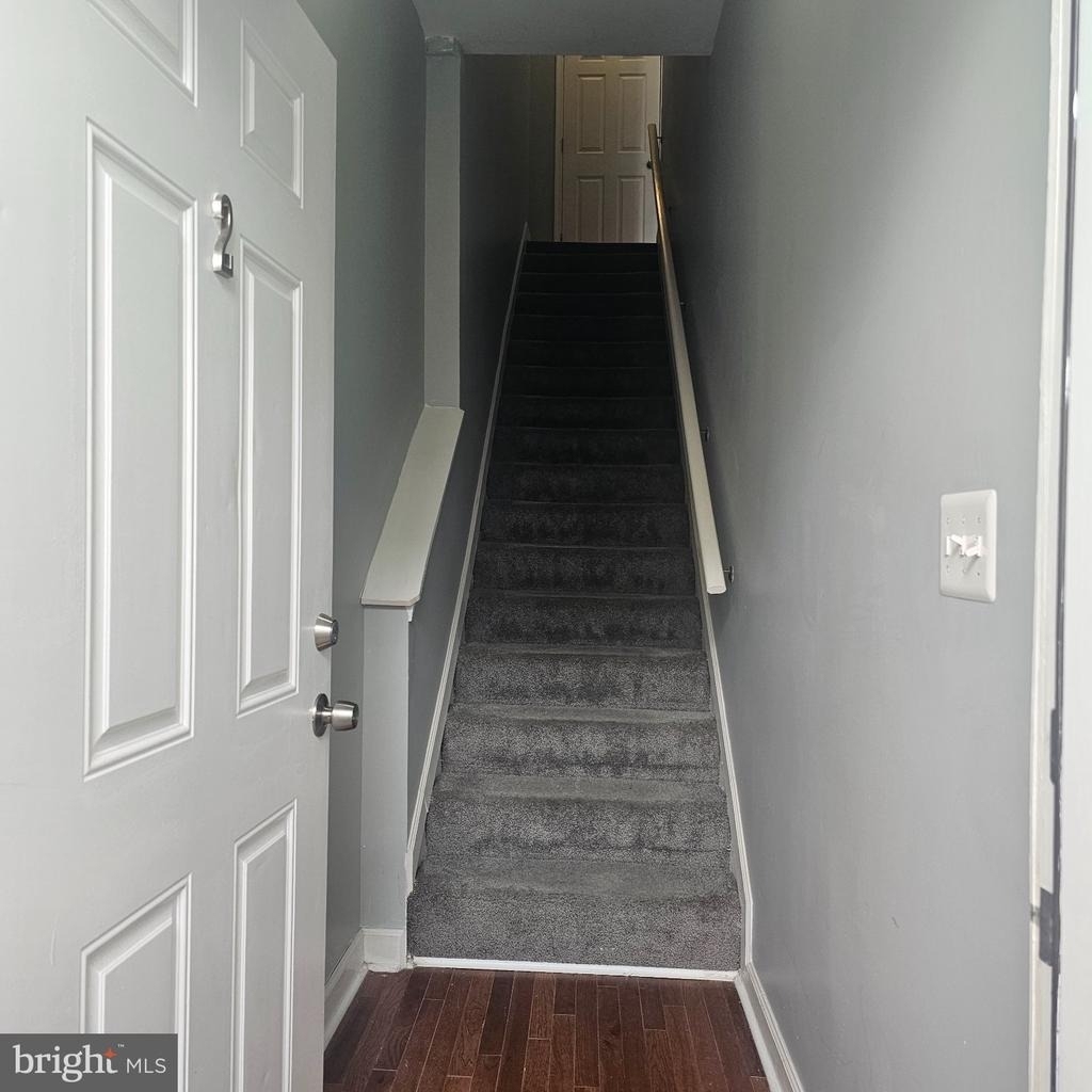 1912 W Baltimore Street - Photo 2