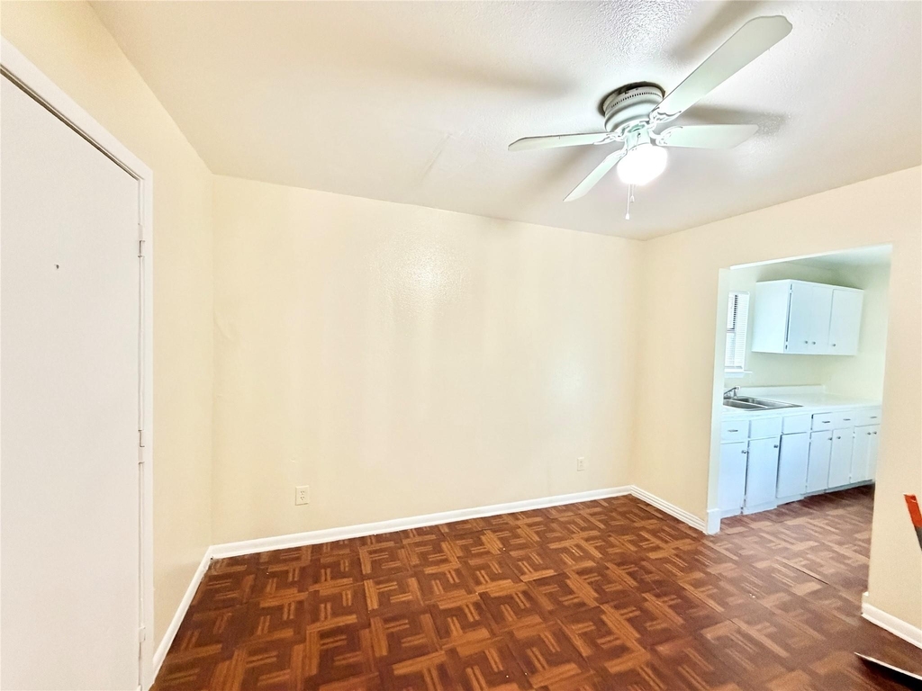 6257 Manor Rd - Photo 5