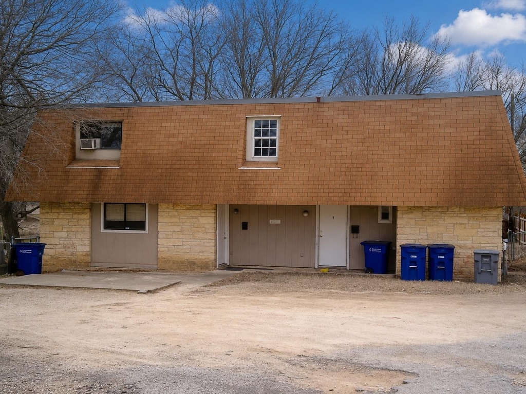 6257 Manor Rd - Photo 0