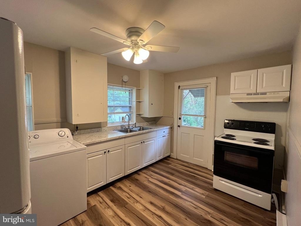 604 Sussex Avenue - Photo 1