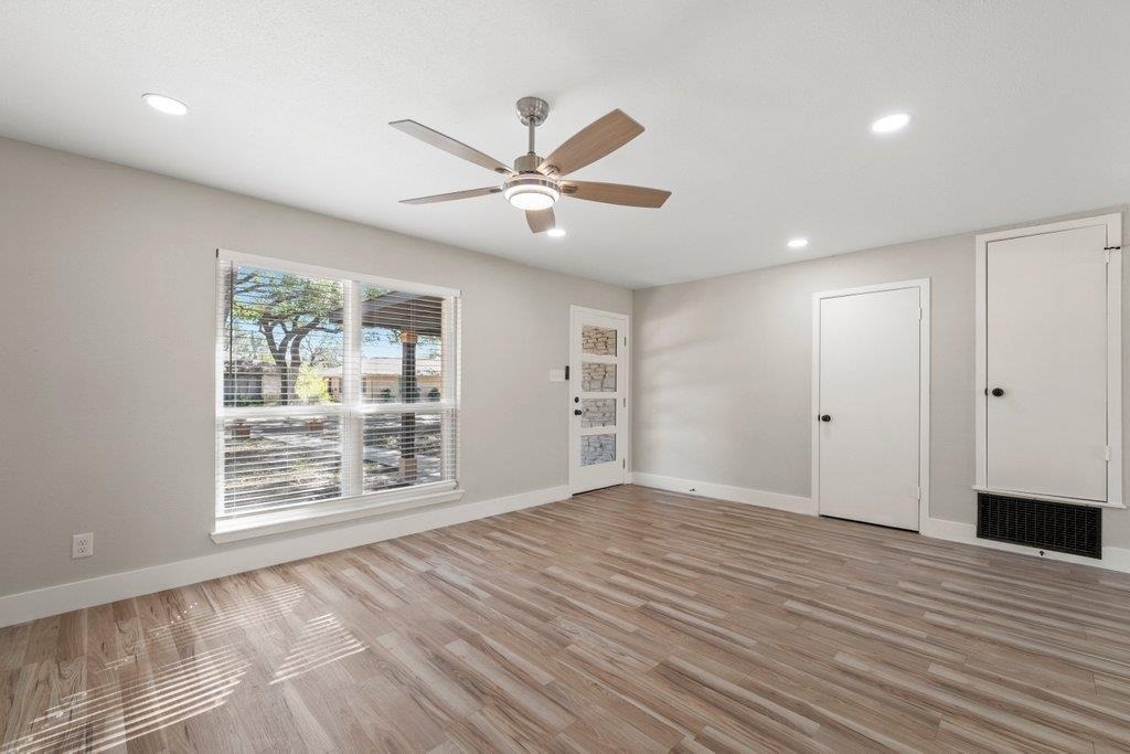 1313 Redbud Trl - Photo 3