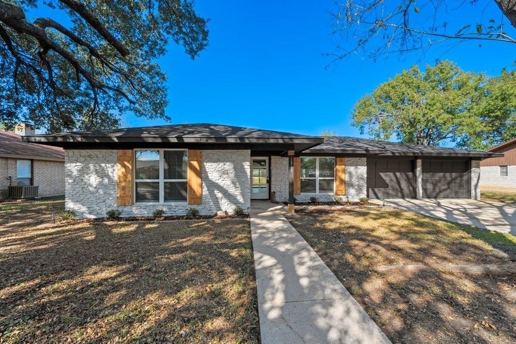 1313 Redbud Trl - Photo 1