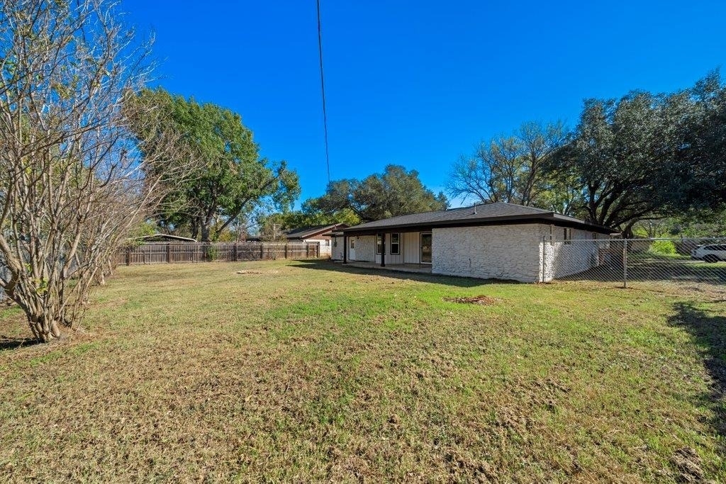 1313 Redbud Trl - Photo 14