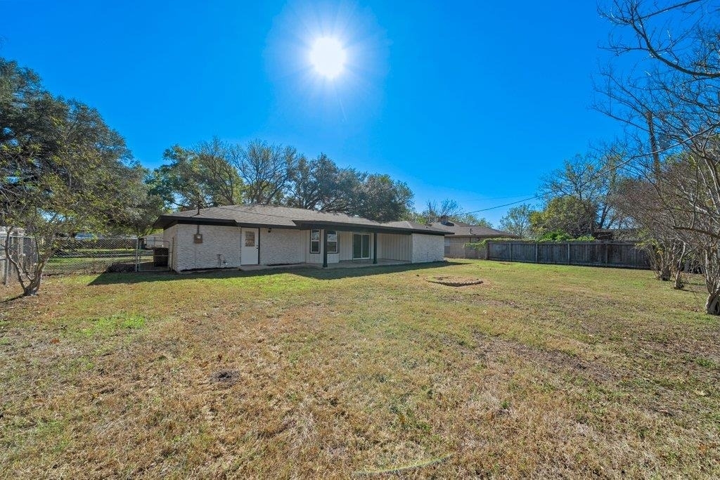 1313 Redbud Trl - Photo 16