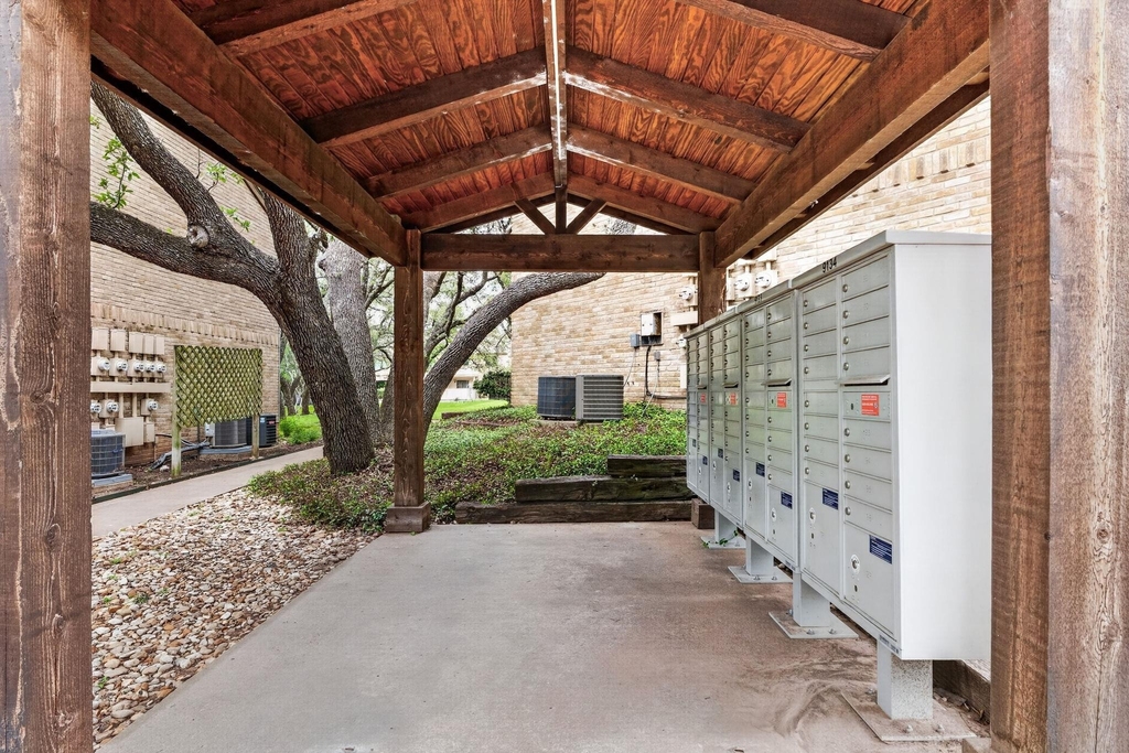 8210 Bent Tree Rd - Photo 21
