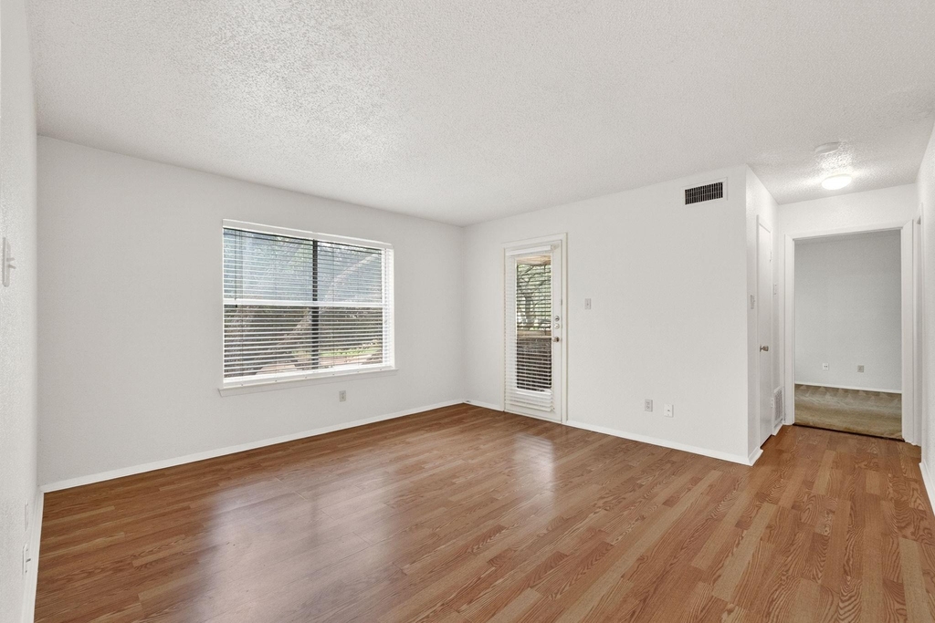 8210 Bent Tree Rd - Photo 3