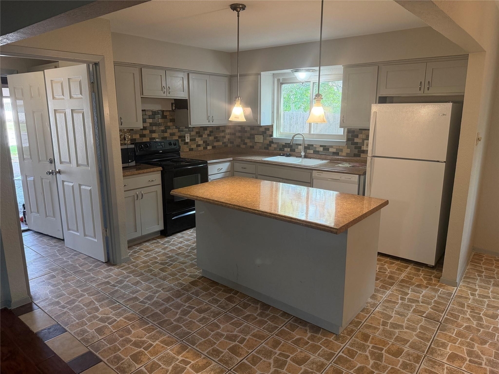 7604 Bender Dr - Photo 2