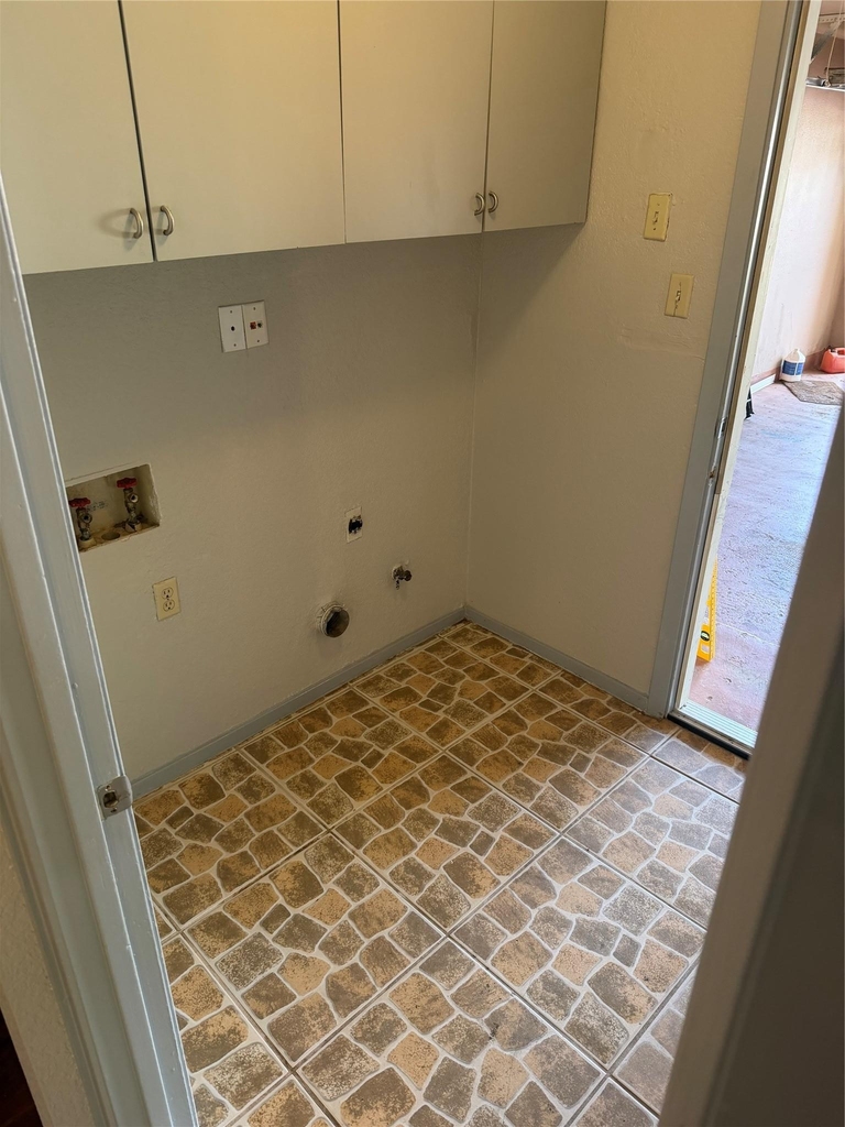 7604 Bender Dr - Photo 3