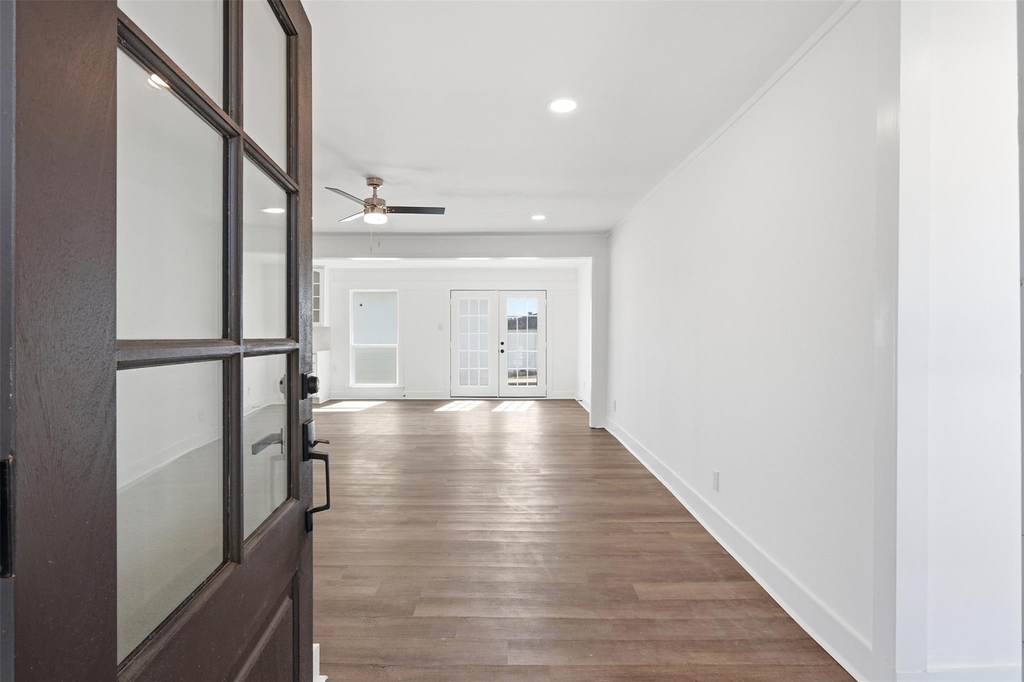100 Howard Dr - Photo 1