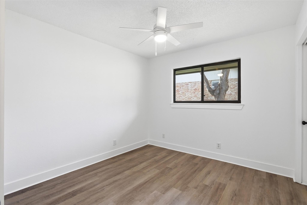 100 Howard Dr - Photo 10