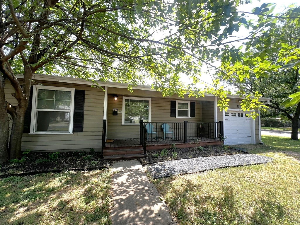 1311 Aggie Ln - Photo 1