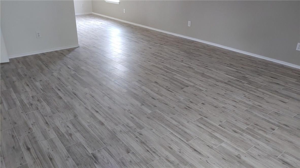 2739 Fairview Dr - Photo 1