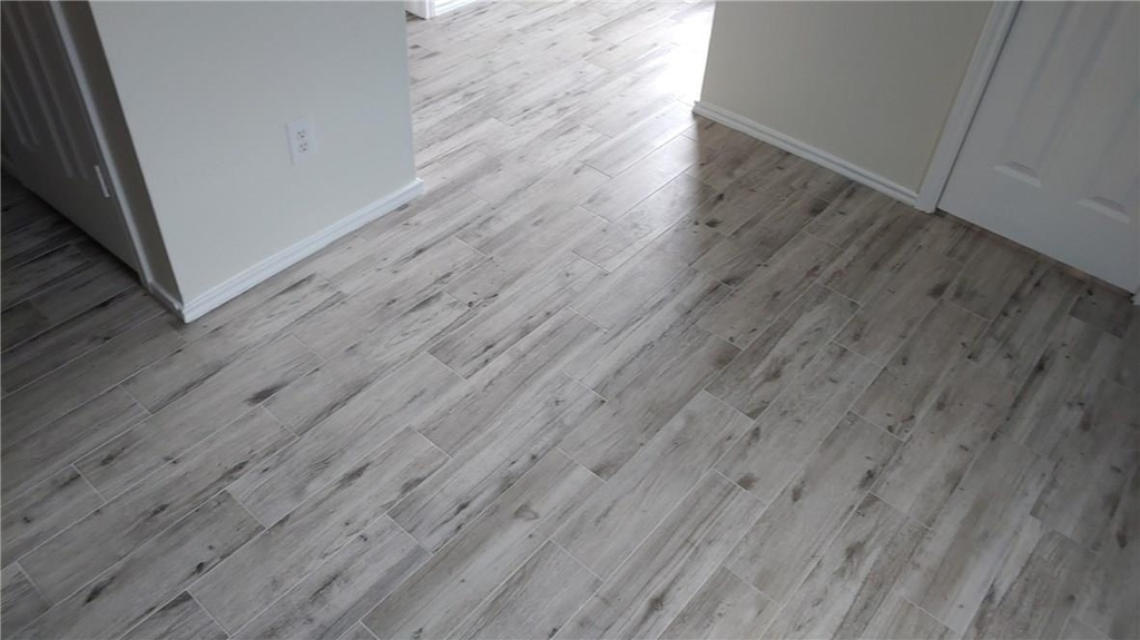 2739 Fairview Dr - Photo 3