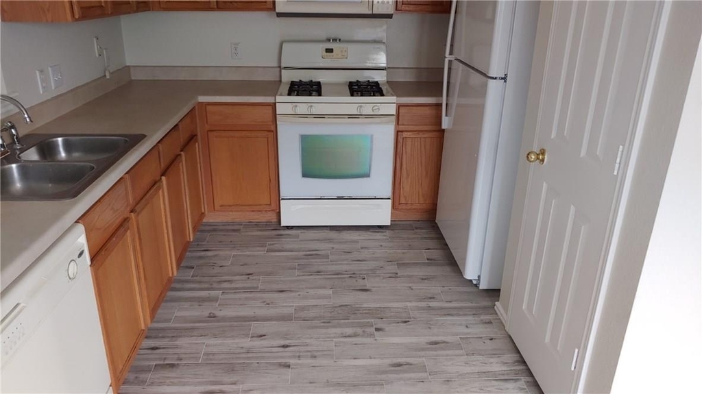 2739 Fairview Dr - Photo 4
