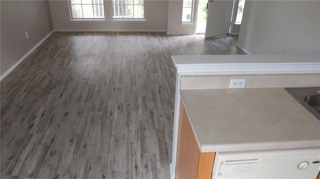 2739 Fairview Dr - Photo 6
