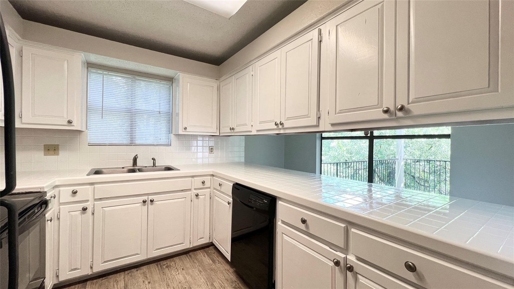 9201 Simmons Rd - Photo 11